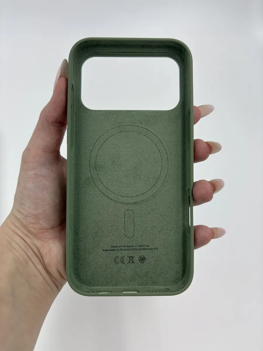 Чехол Silicone Case 17 Pro Max/18 Pro Max темно-зеленый (лого)